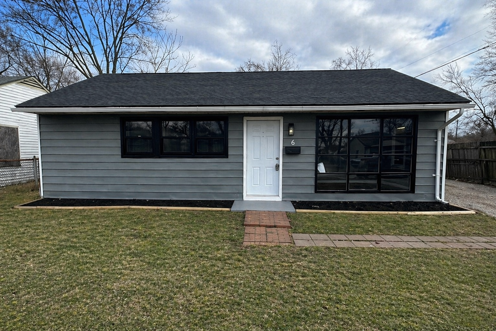 Cahokia House: 6 Delores Dr