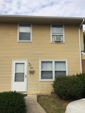 3 Bedroom/1 1/2 bath Townhome in Quaint Community – photo 1
