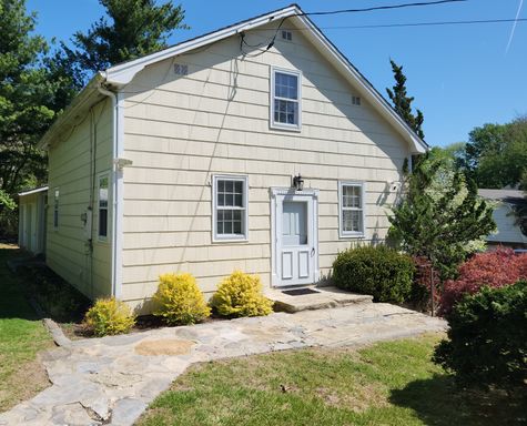 Small In-Law house on private lot with nice garden for 55 and older.