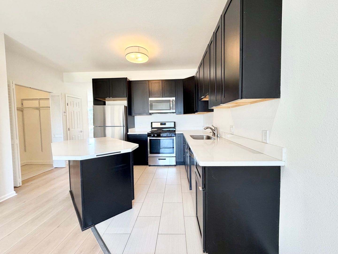 San Francisco Apartment: 1151 Wisconsin St