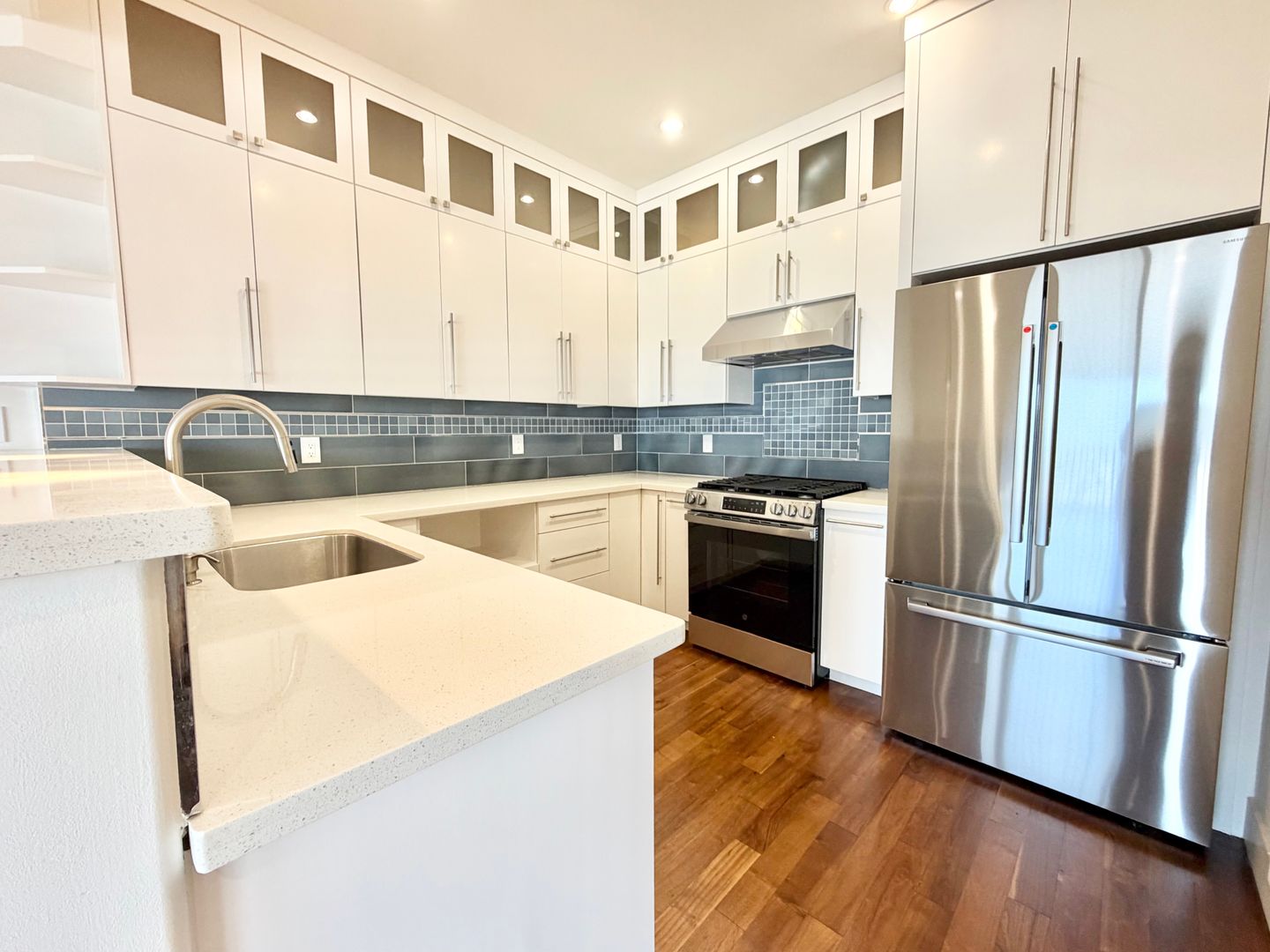 San Francisco Apartment: 635 Burnett Ave