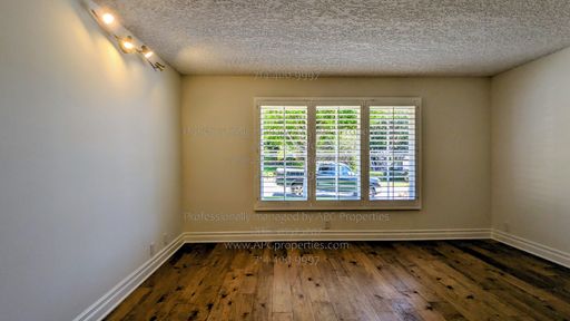 Listing photo thumbnail