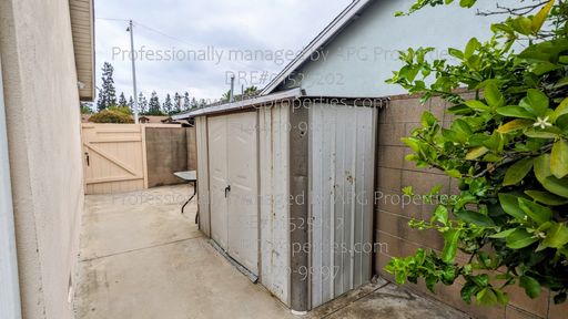 Listing photo thumbnail