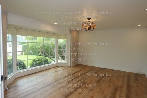 Listing photo thumbnail
