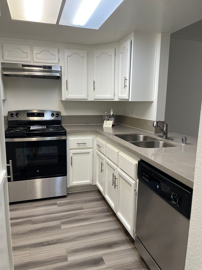 Pasadena Apartment: 380 N. Catalina Ave