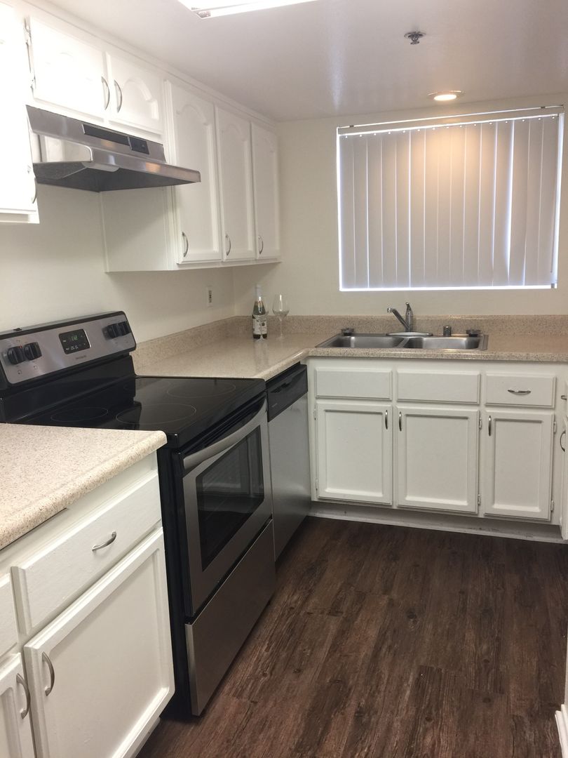 Pasadena Apartment: 380 N. Catalina Ave