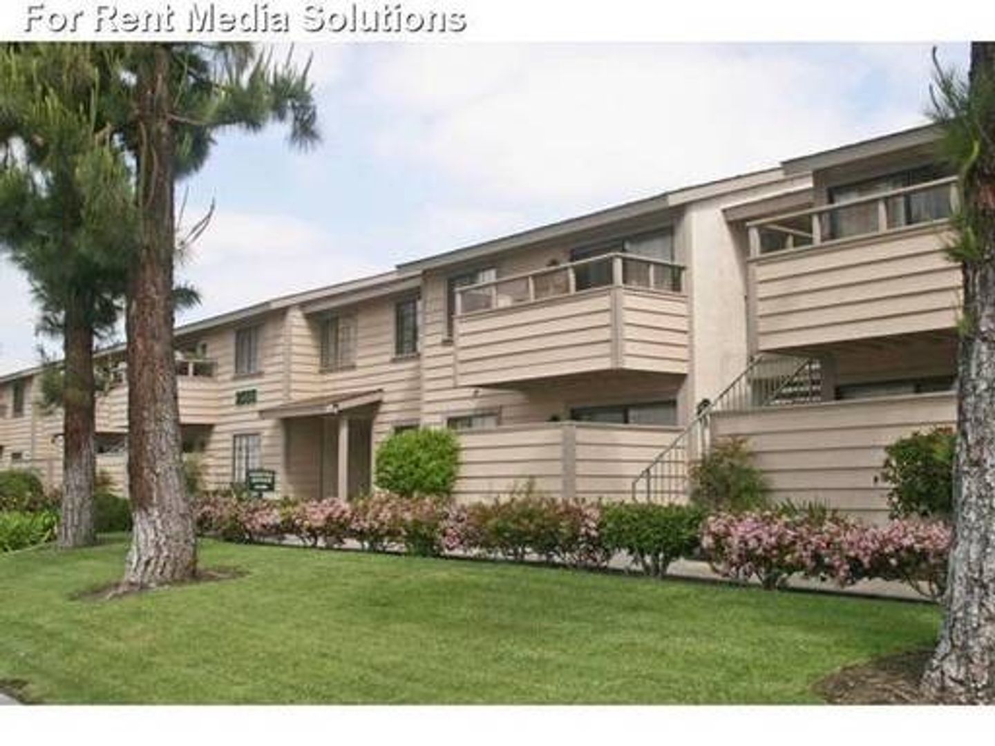 Anaheim Apartment: 2555 W Lincoln Ave