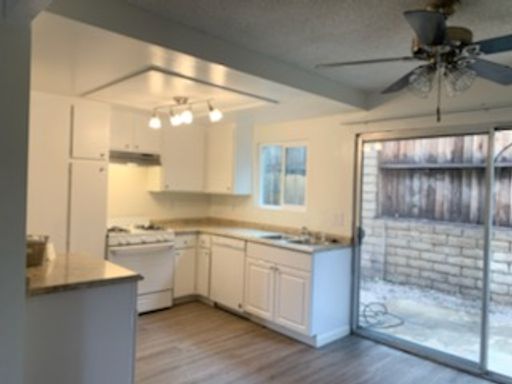 Spacious, Remodeled 2 bedroom Apartment! – photo 1