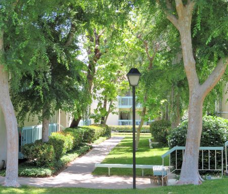 1 Bedroom in a Beautiful Garden Setting
