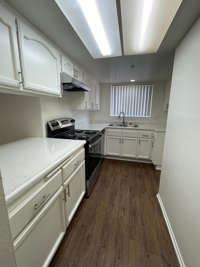 Pasadena Apartment: 380 N. Catalina Ave