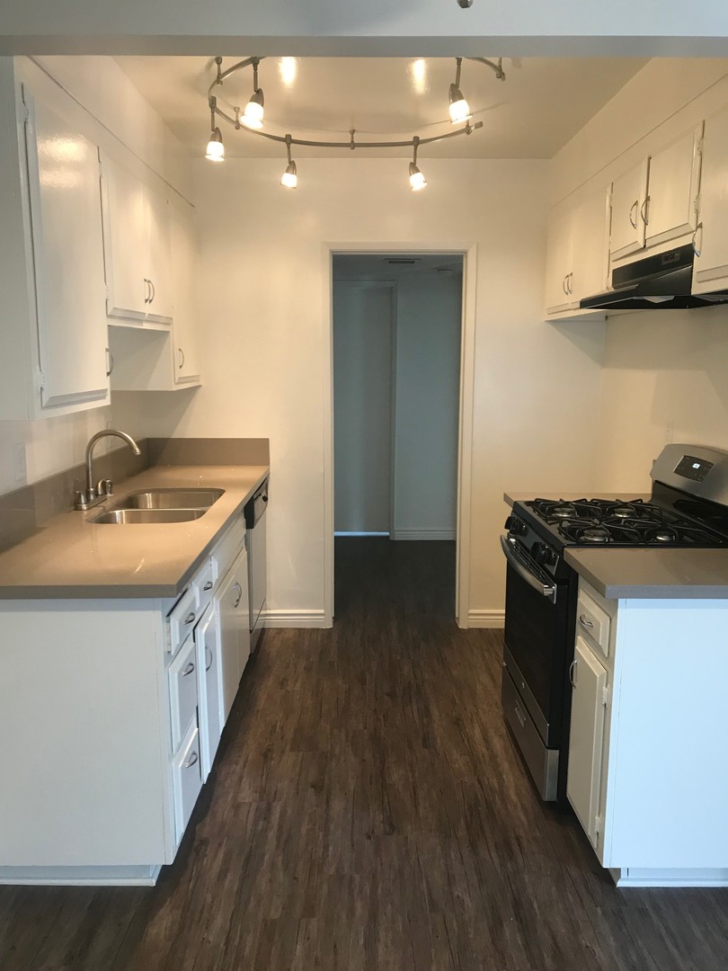 Medallion Court 5 of 17