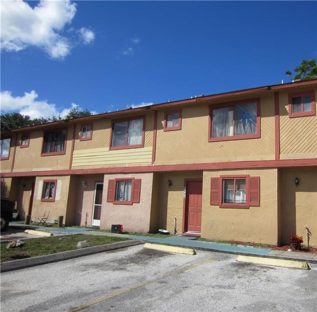 Orlando House: 5845 Curry Ford Road