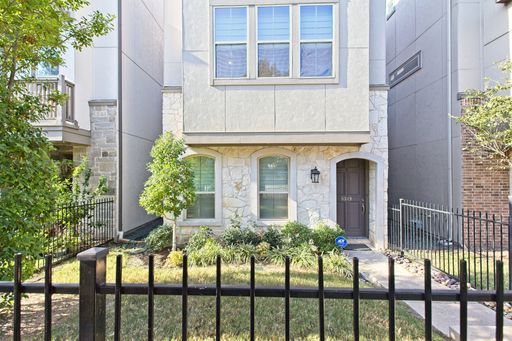 Modern Home in the Heart of Inwood – photo 1