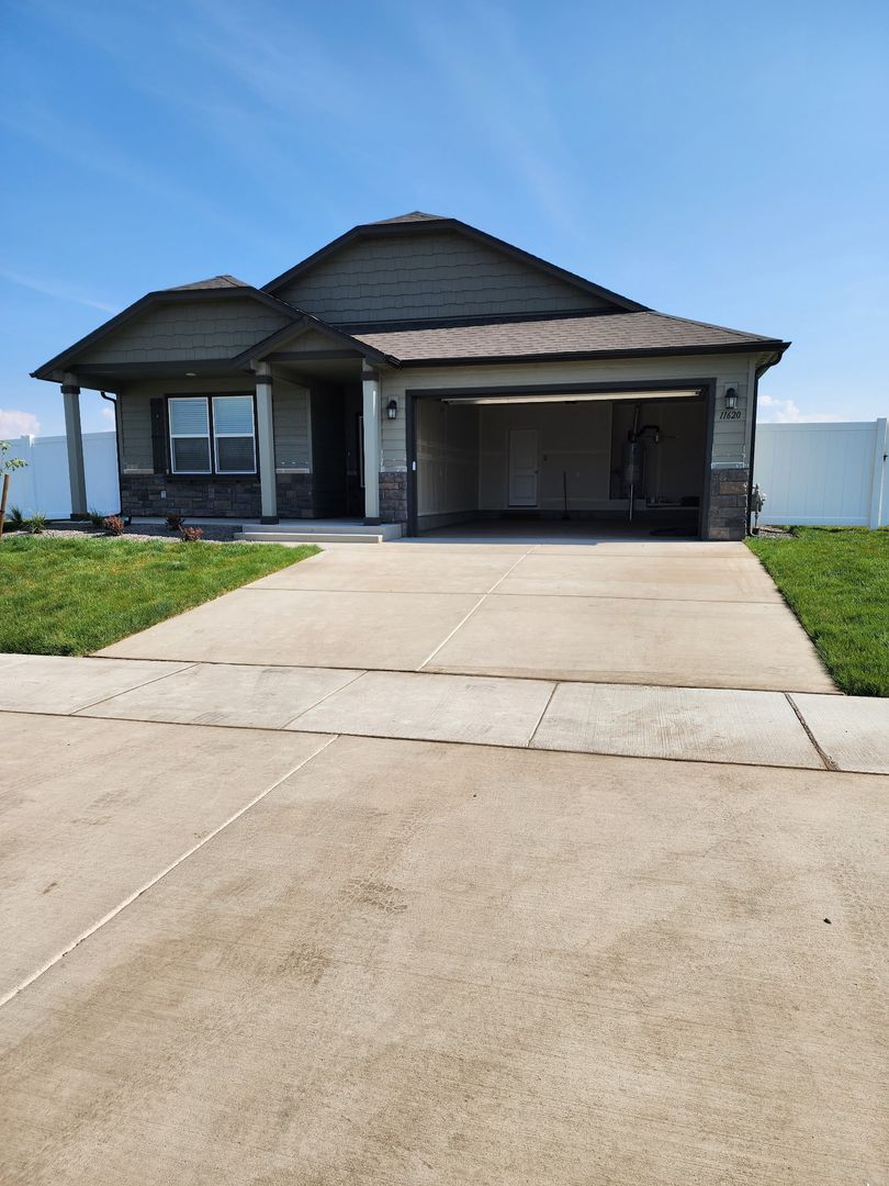 Rathdrum House: 11620 N Simmons Lane