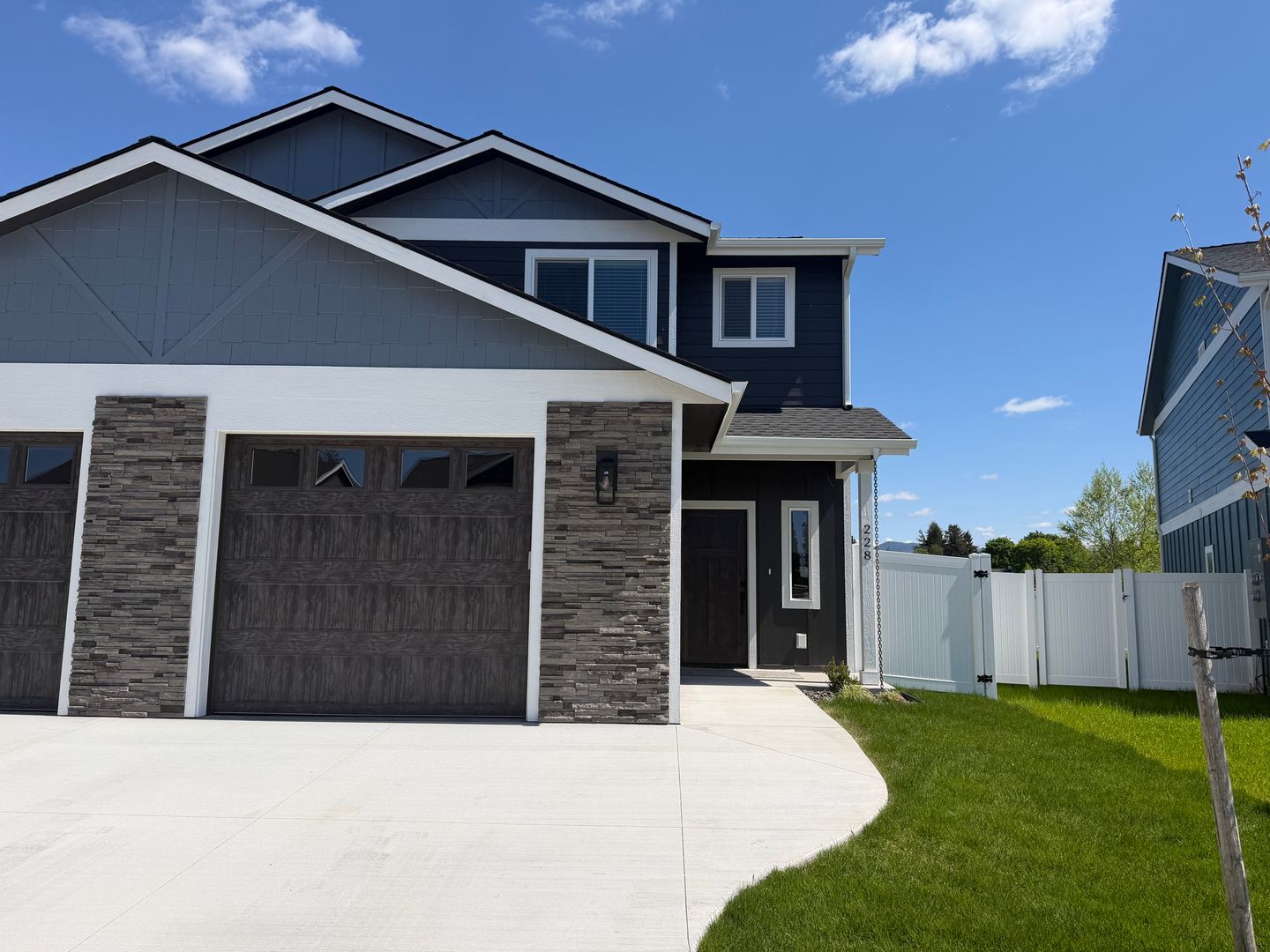 Hayden House: 228 E Lobo Loop