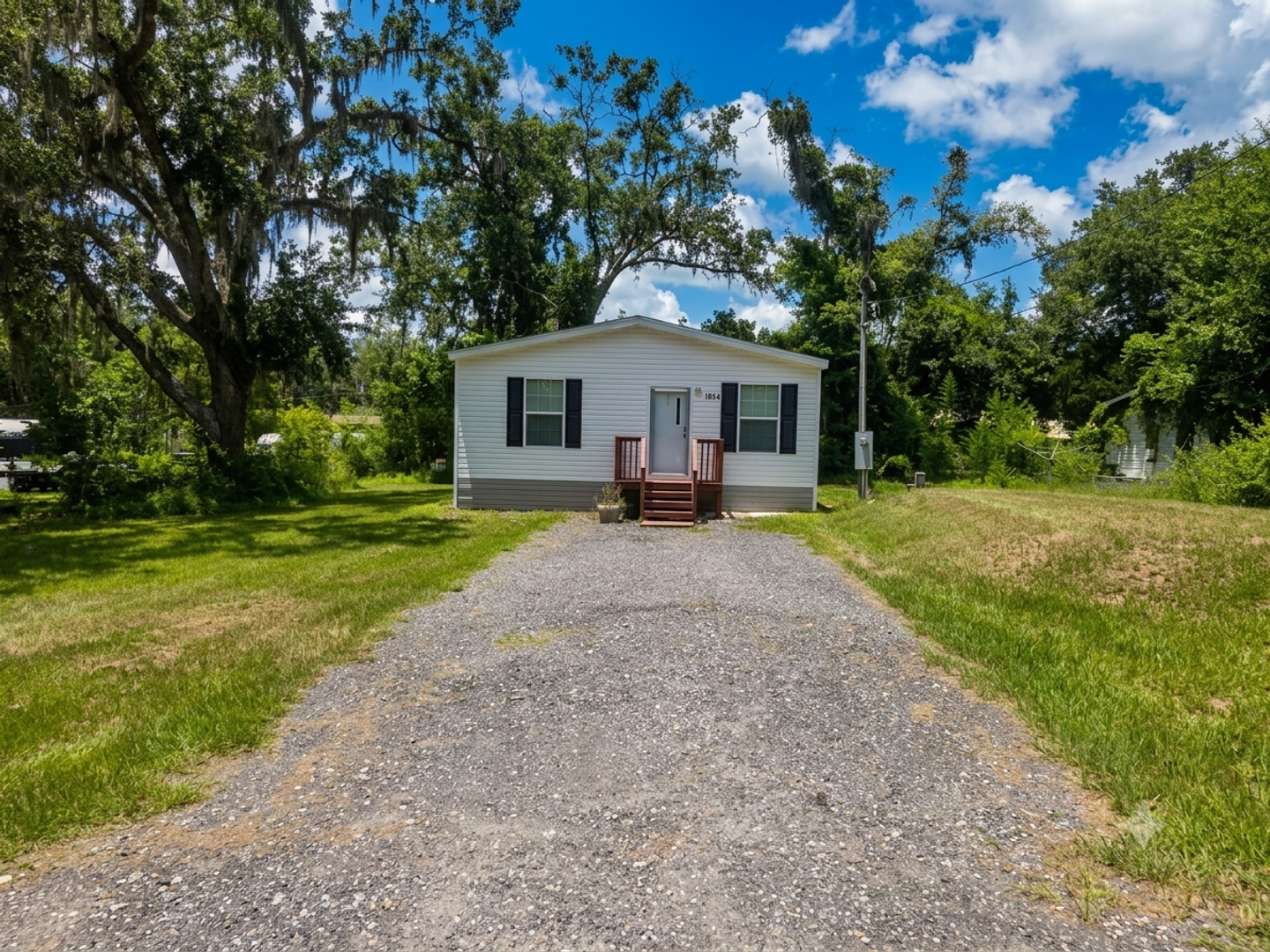 Brooksville House: 18043 Ferry Avenue