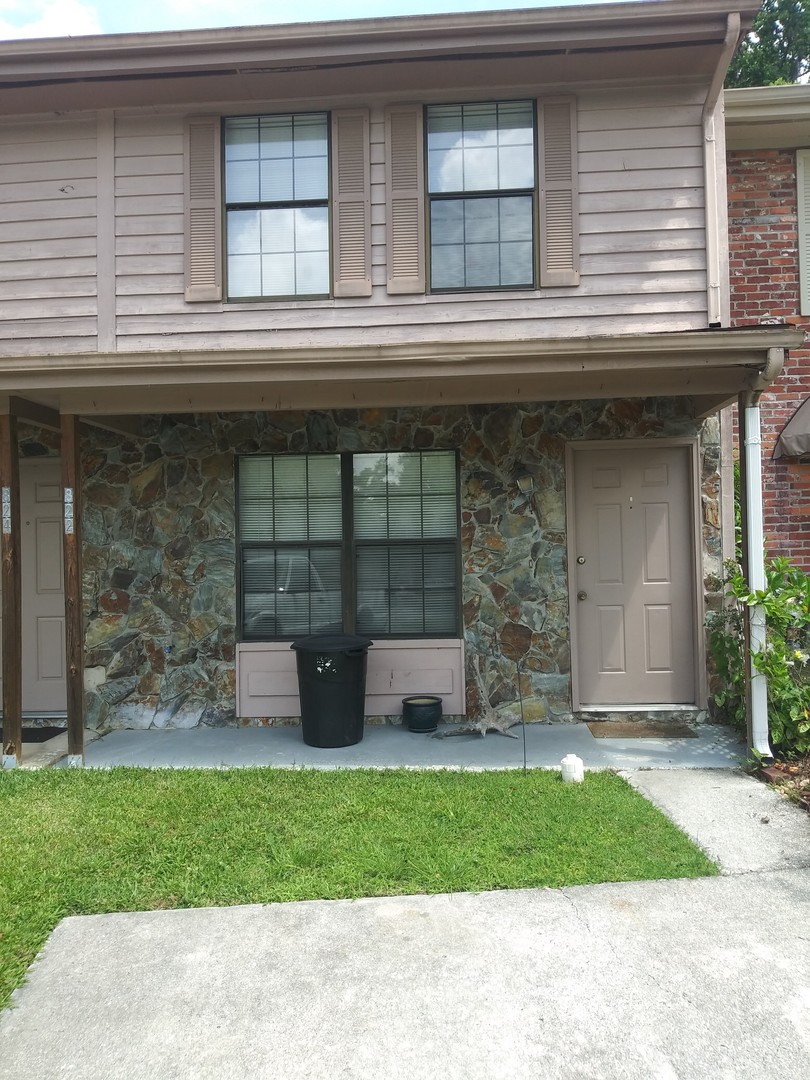 Brooksville House: 822 Village Dr.