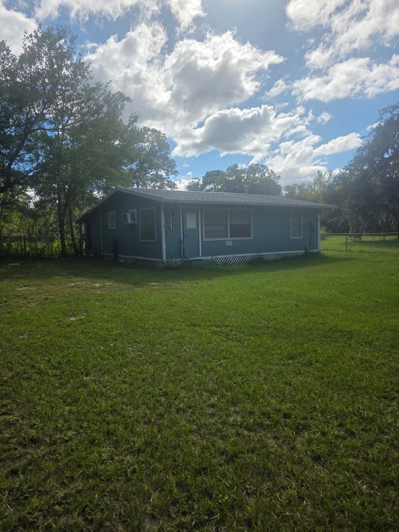 Spring Hill House: 14854 Aubrey Ave