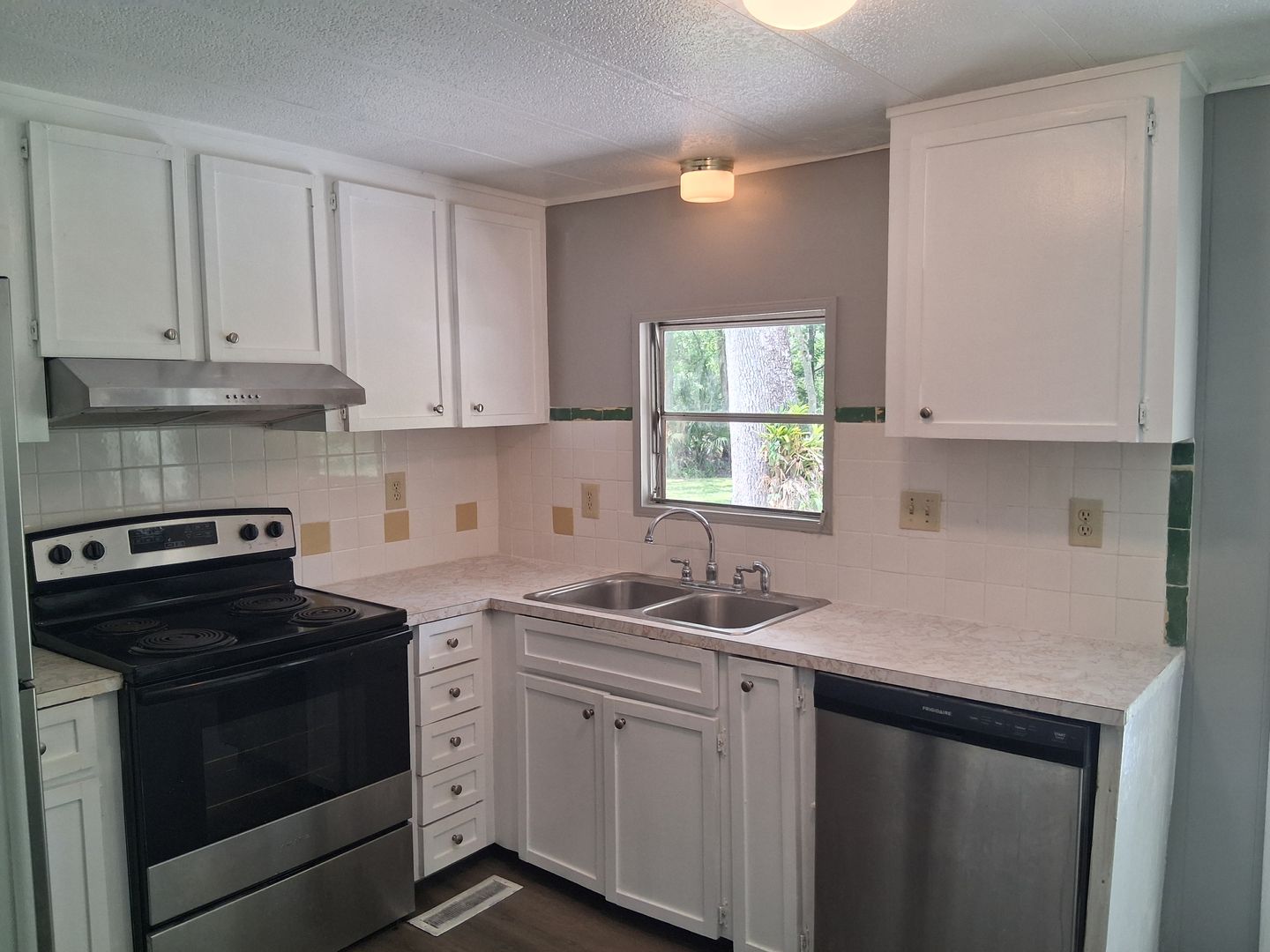 Lake Panasoffkee House: 3610 CR 406 RD