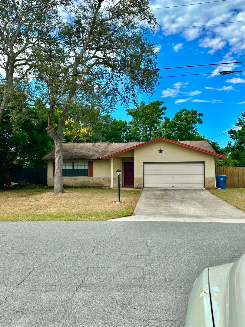 Spring Hill House: 11143 Holbrook St.