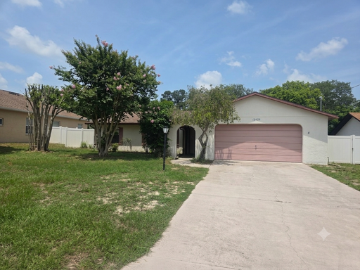 HOUSE 2-bedroom 2 bathroom Fully Fenced in Yard – photo 1