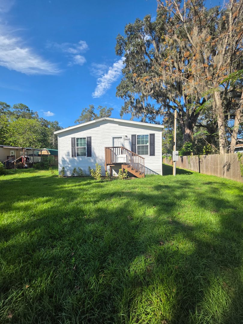 Brooksville House: 20023 Oakdale Ave