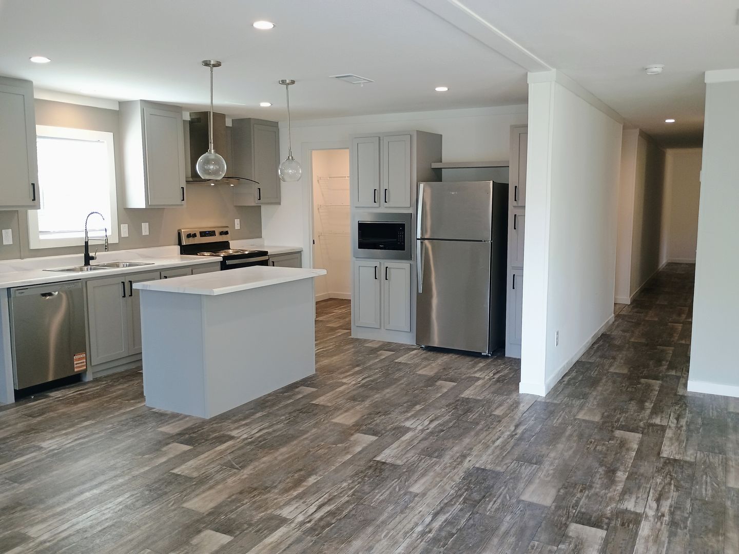 Brooksville House: 20023 Oakdale Ave