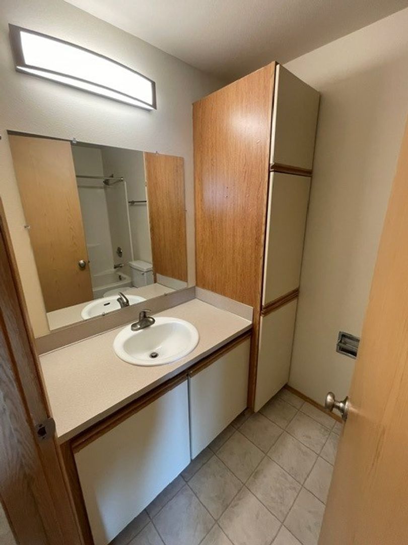 (4K) Kimberly Apartments 8 of 12