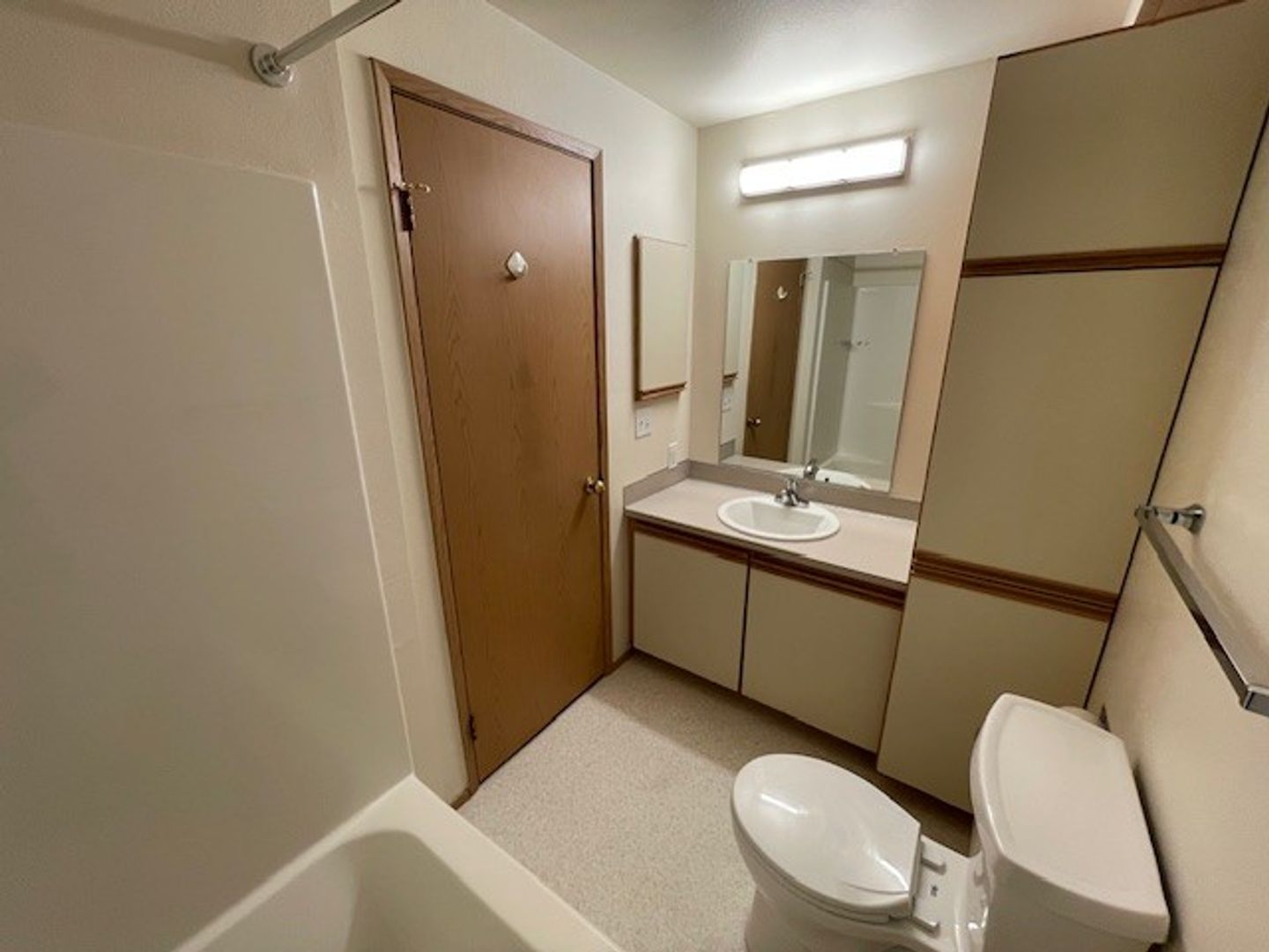 (4K) Kimberly Apartments 8 of 13