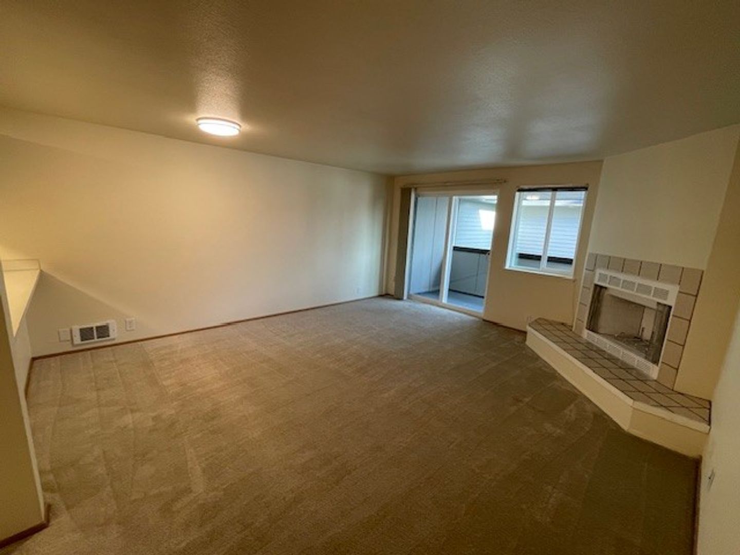 Seattle Apartment: 11725 15th Ave NE