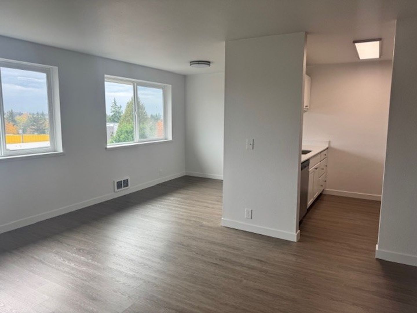 Seattle Apartment: 11725 15th Ave NE