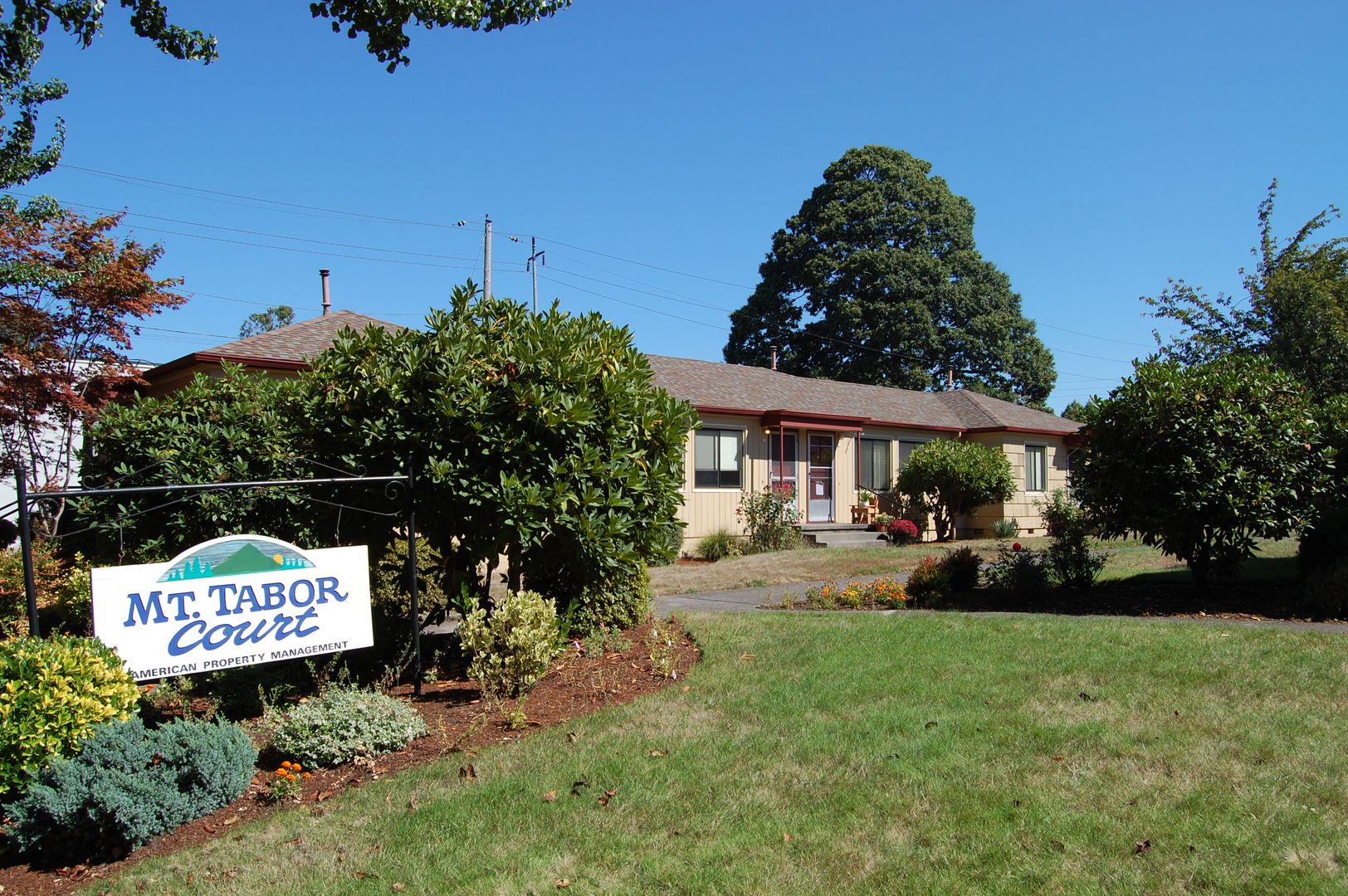 Portland Apartment: 20 - 90 SE 57Th Apts 1-8