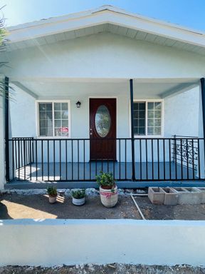 3-bedroom, 2-bath home move-in ready – photo 1