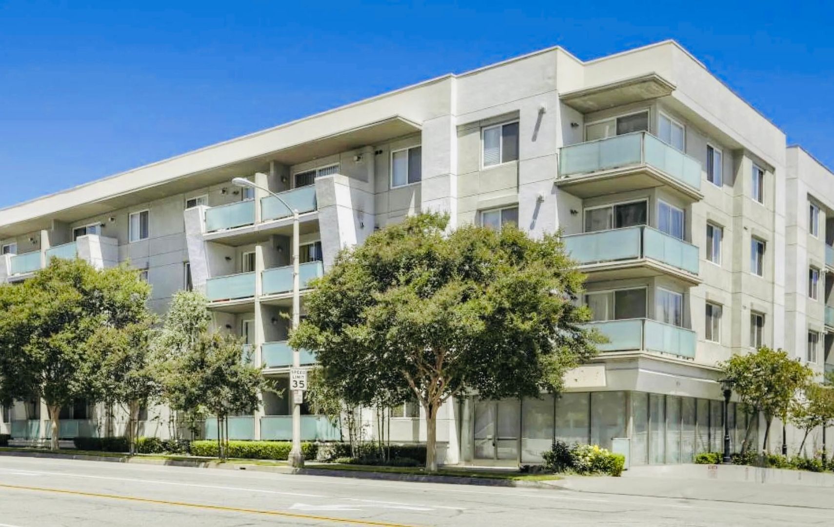 Pasadena Apartment: 160 S. Hudson Ave #113