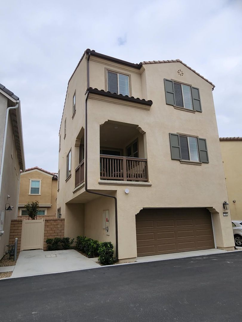 Chino House: 7508 Botany St