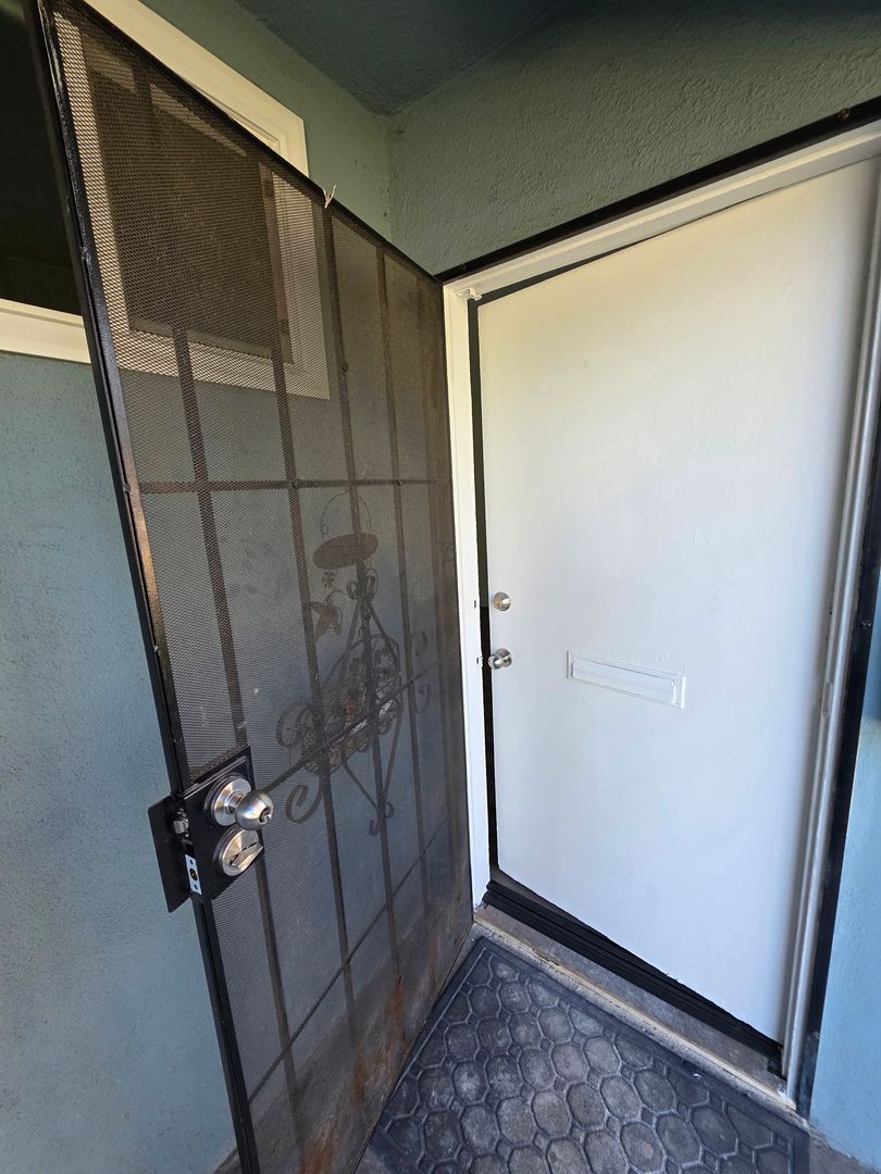 Anahiem Apartment: 605 N. Sabina St.