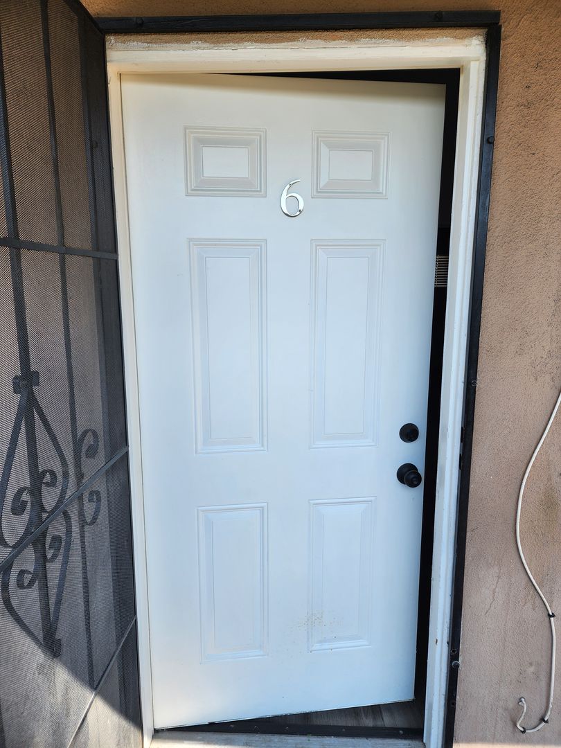 Anaheim Apartment: 417 N. Bush St.