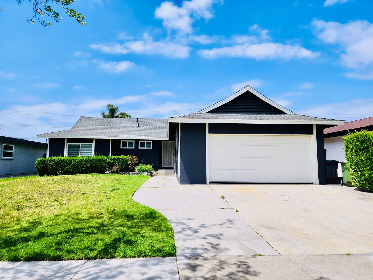 Los Alamitos House: 12091 Cherry St.