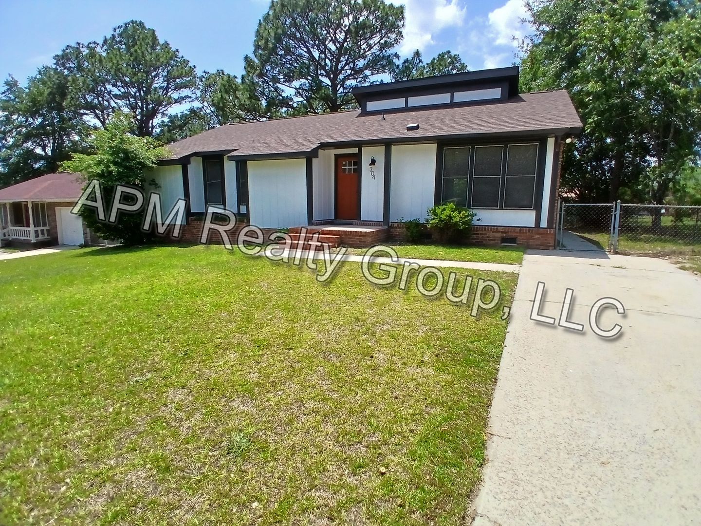 Hopkins House: 304 Gatlin Dr