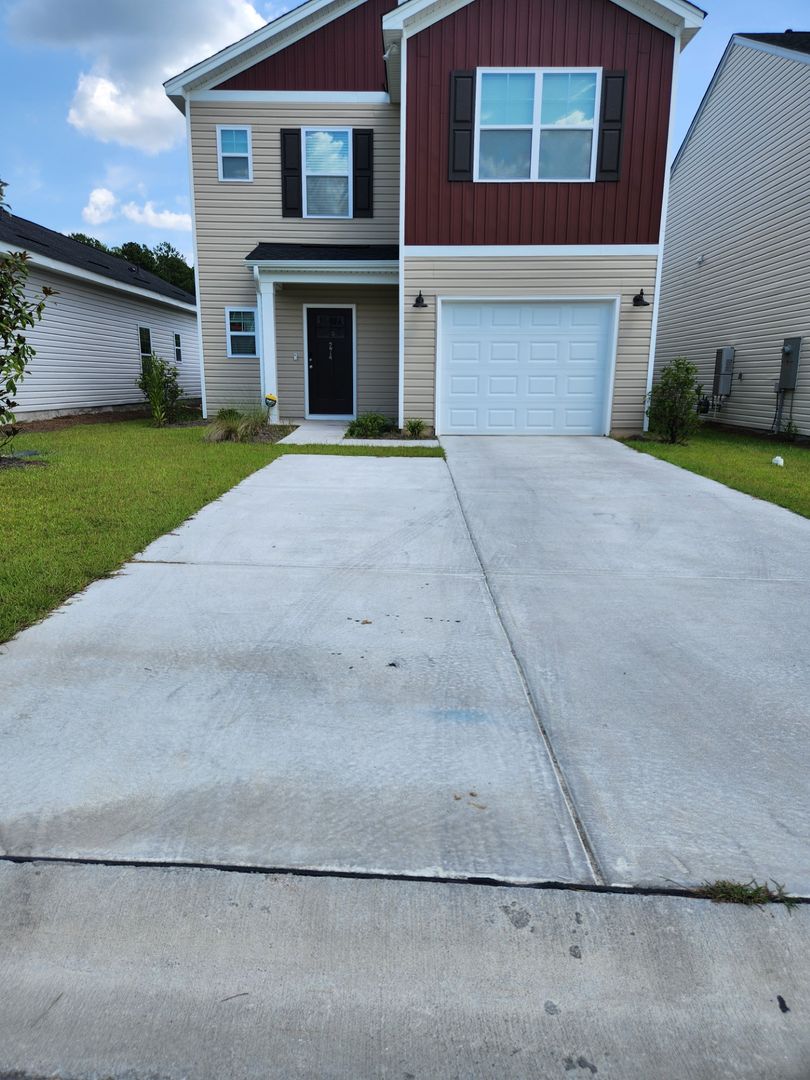 Columbia House: 274 Brando Way
