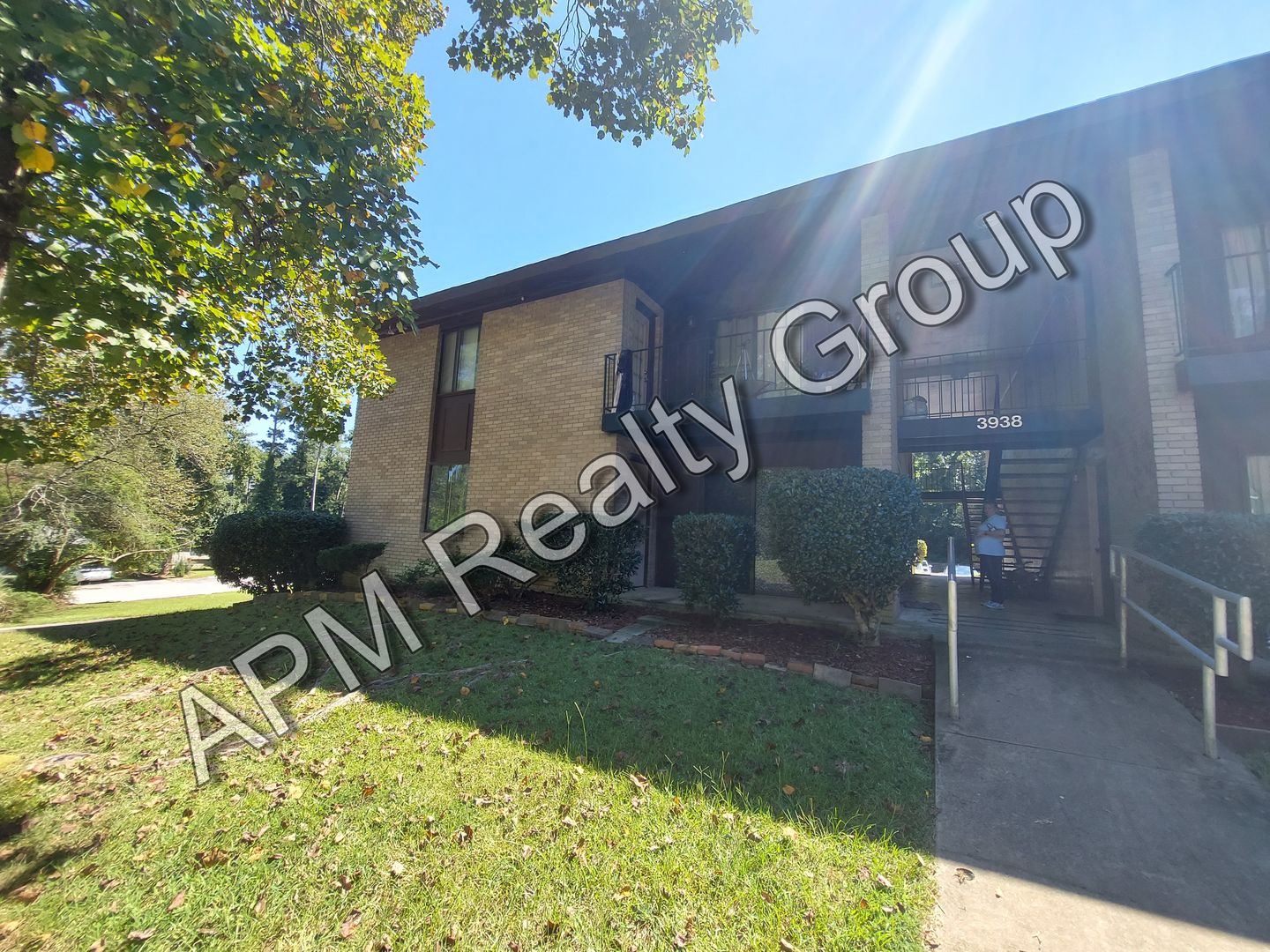 Columbia House: 3938 Eureka St