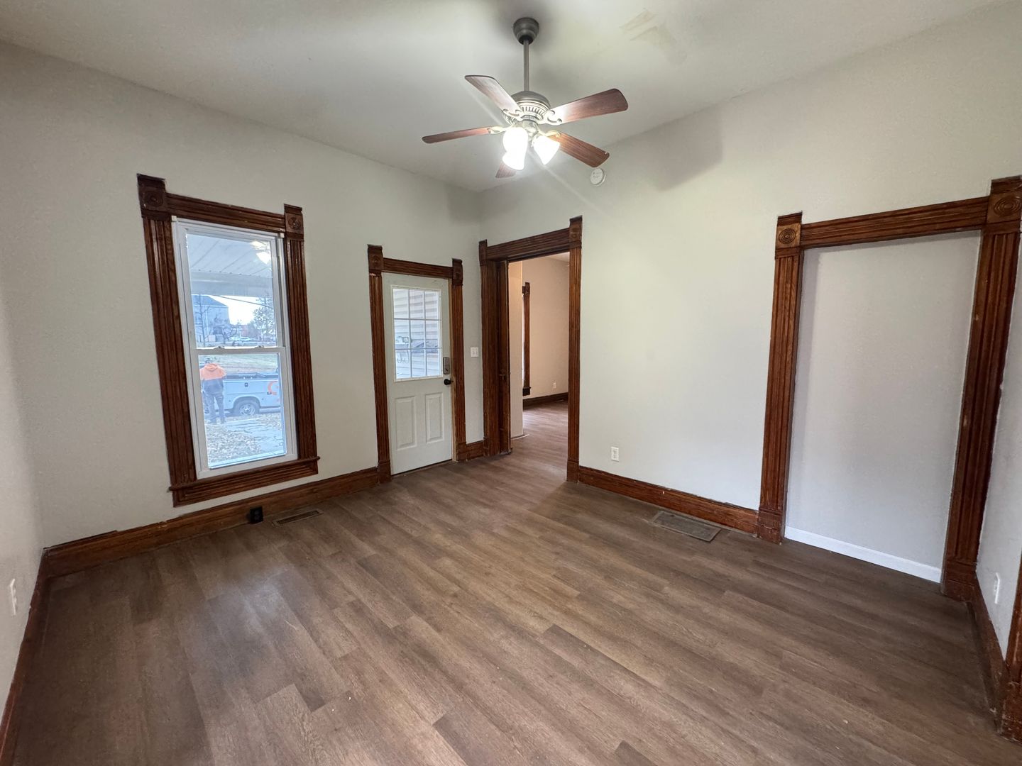 Warrensburg Apartment: 121 E North St