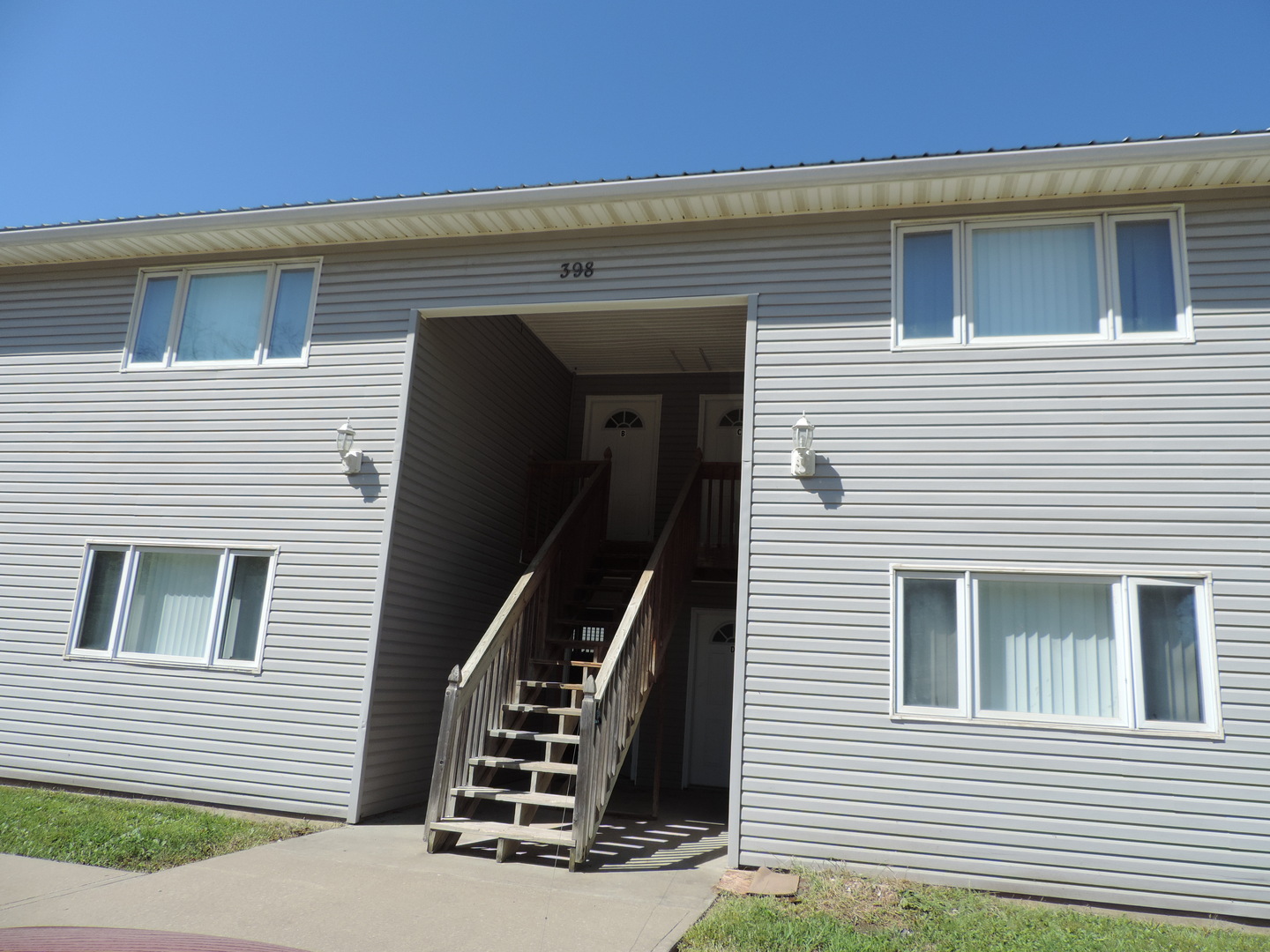 Knob Noster Apartment: 398 W. Ash Drive
