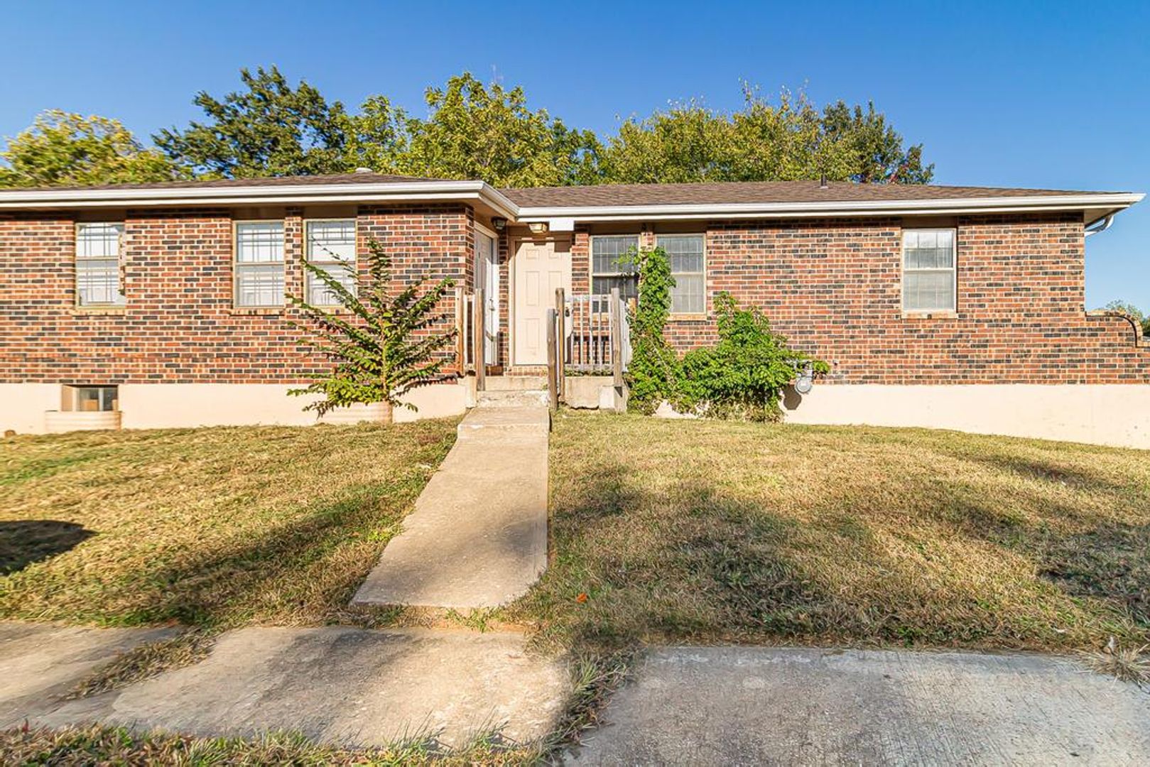 Warrensburg Apartment: 233 SE 121 Rd