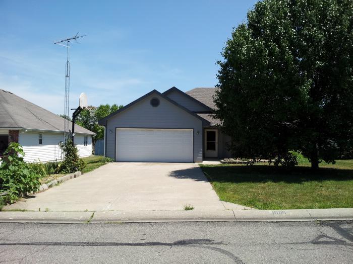 Warrensburg House: 1006 Foxridge Dr.