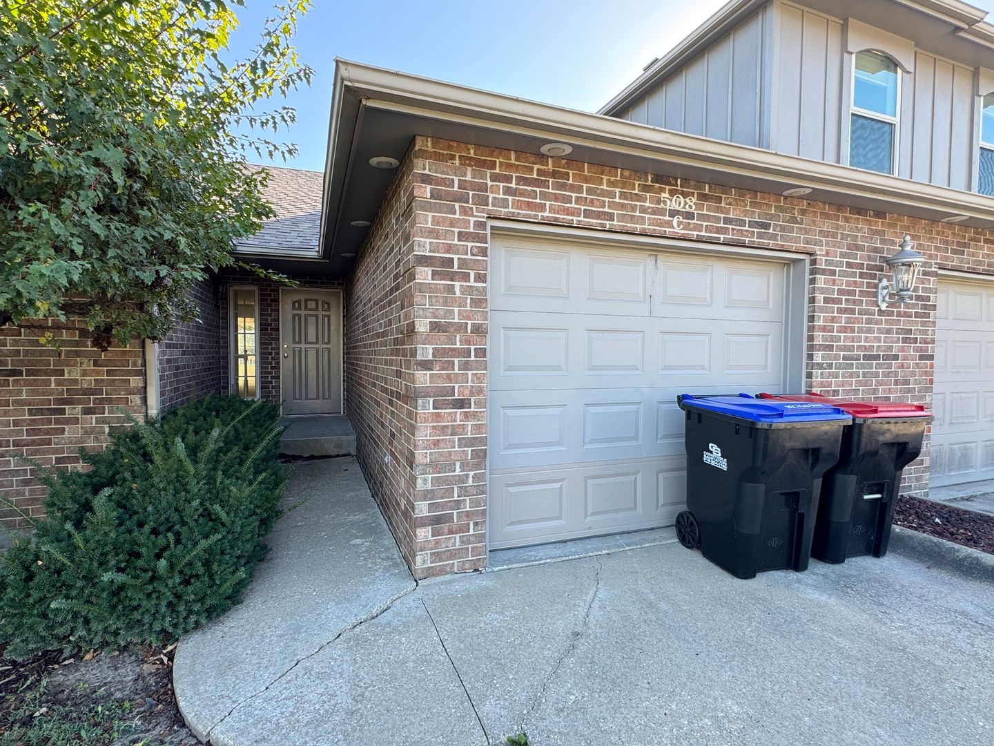 Warrensburg Apartment: 508 W Clark