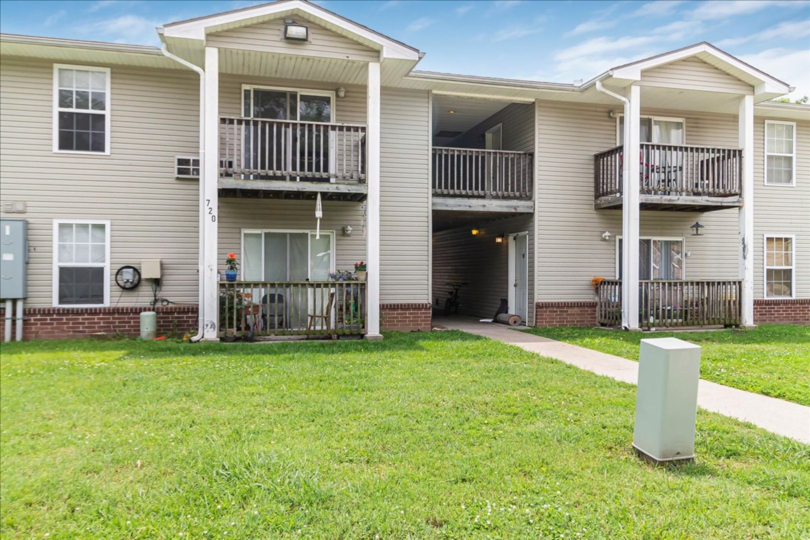 720 E Culton