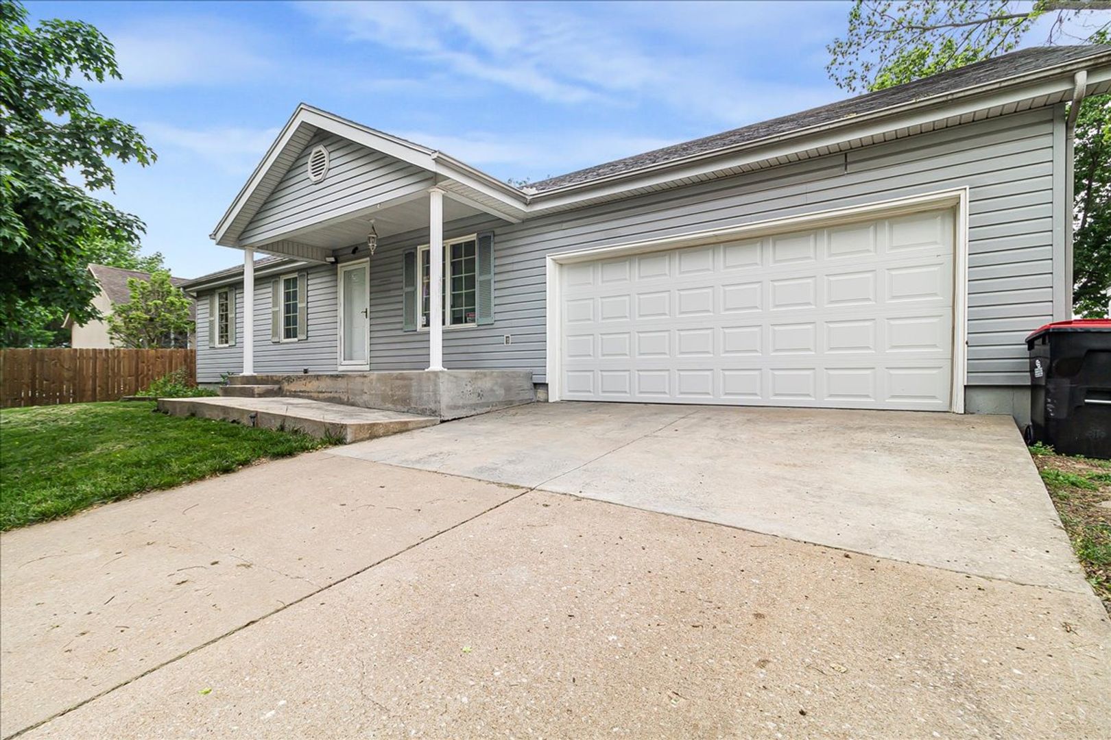 Warrensburg House: 1610 Essex Dr