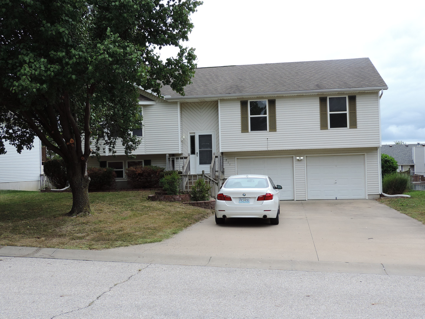 Warrensburg House: 711 Hallbrook Drive