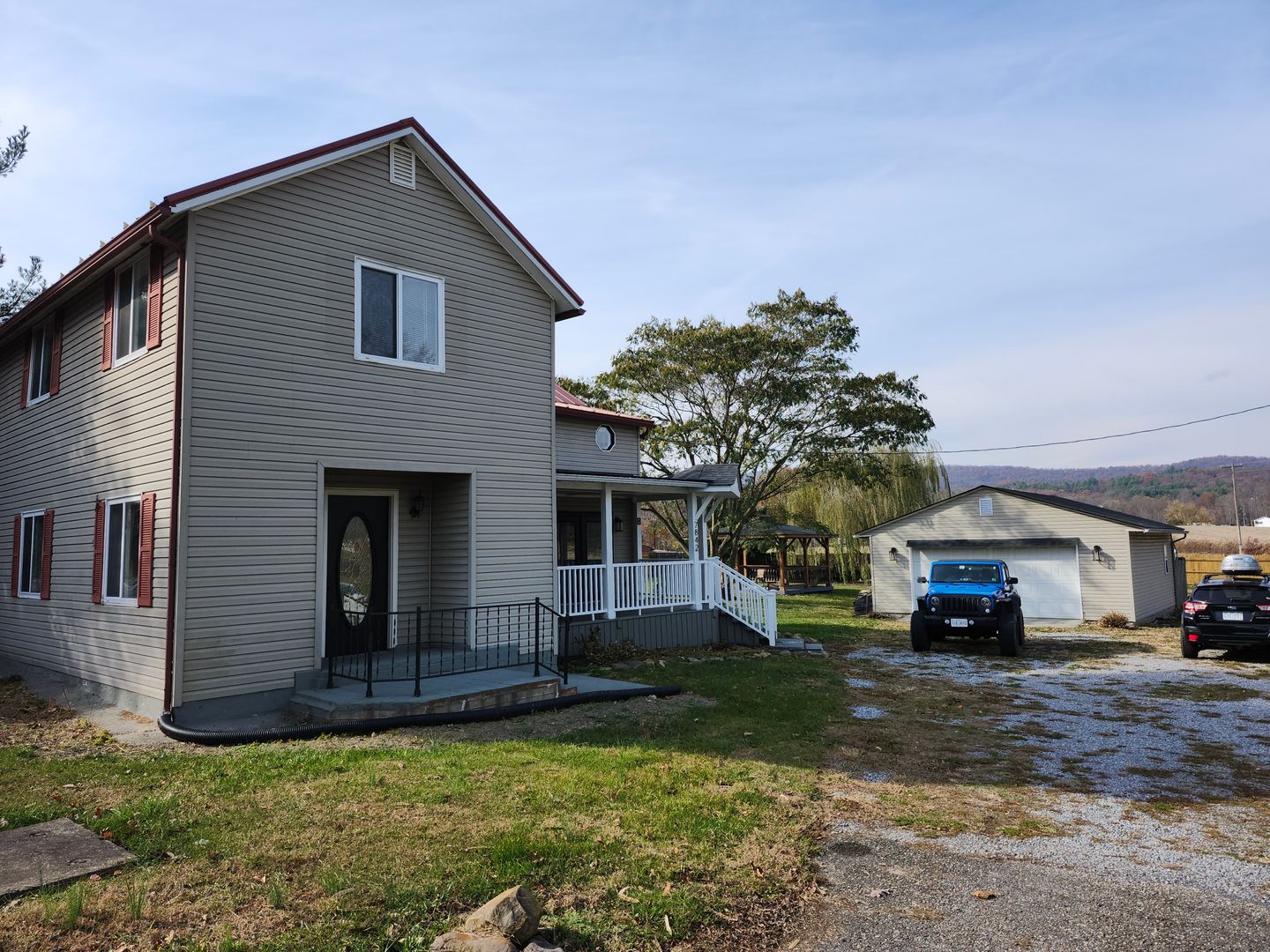 Bridgewater House: 7842 Community Center Rd